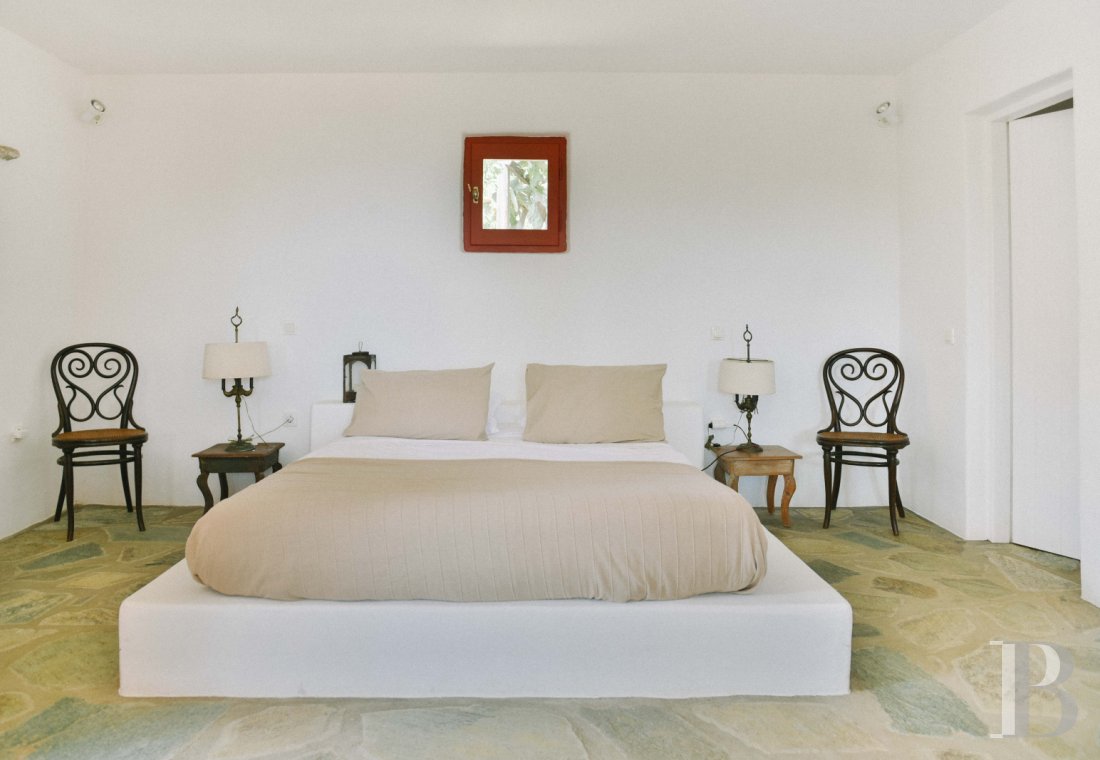 Three former sheepfolds united by a beautiful spirit by the sea in Tinos, the Cyclades - photo  n°21